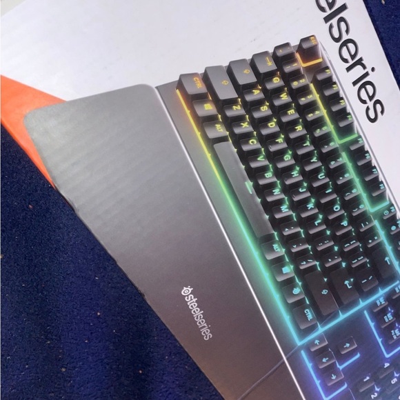 Gaming key board - Picture 1 of 5